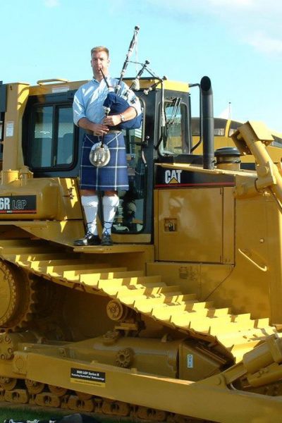 Home corporate image bulldozer 400x600